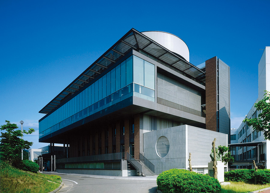 大阪体育大学熊取キャンパス A号館OUHS中央棟完成